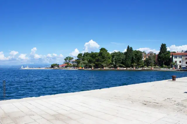 What are the best beaches in Izola?