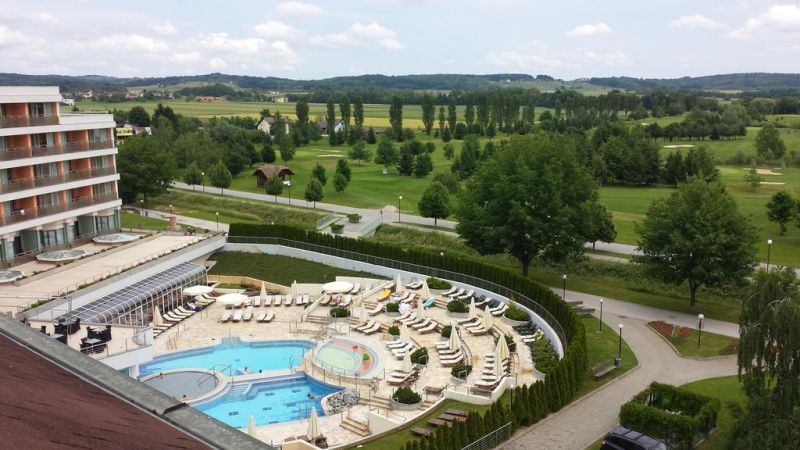 Accommodation in Terme 3000. Find the incredible sensations of Prekmurje at the Hotel Livada Prestige with local cuisine, black thermal mineral water and the sound of the club hitting the golf ball. Take a look at the current prices!